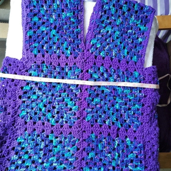 Vintage  Handcrafted Handmade Crochet Vest Purple and Turquoise Medium 70s Comfy - Picture 7 of 12